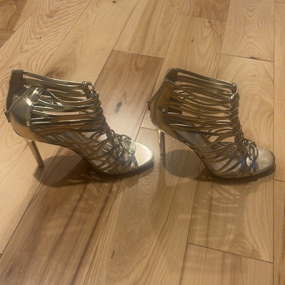 Nina gold gladiator sandals size 8 (38)